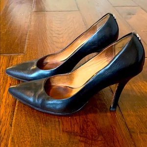 Coach classic pumps
